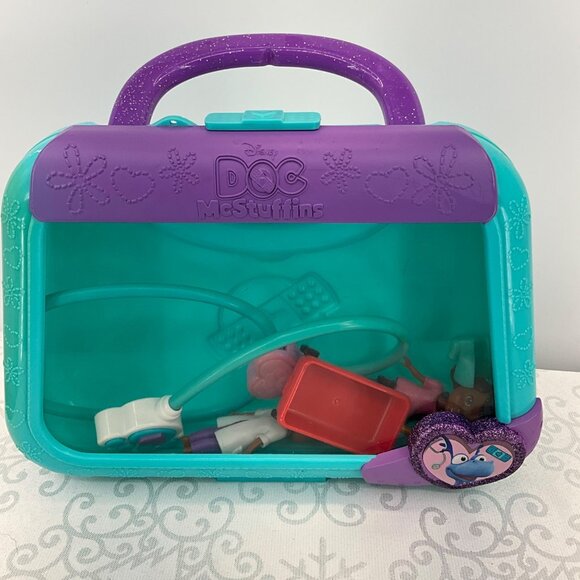 Disney Doc McStuffins Toy Doctor Set With Mini Figures & Accessories - Picture 1 of 3